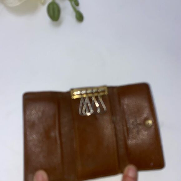 Authentic Louis Vuitton Monogram 4 Key Wallet - Picture 6 of 7